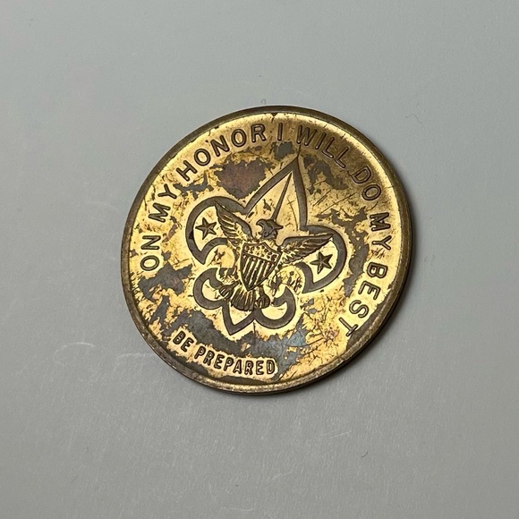 Vintage Gold Boy Scouts Coin - Picture 1 of 3